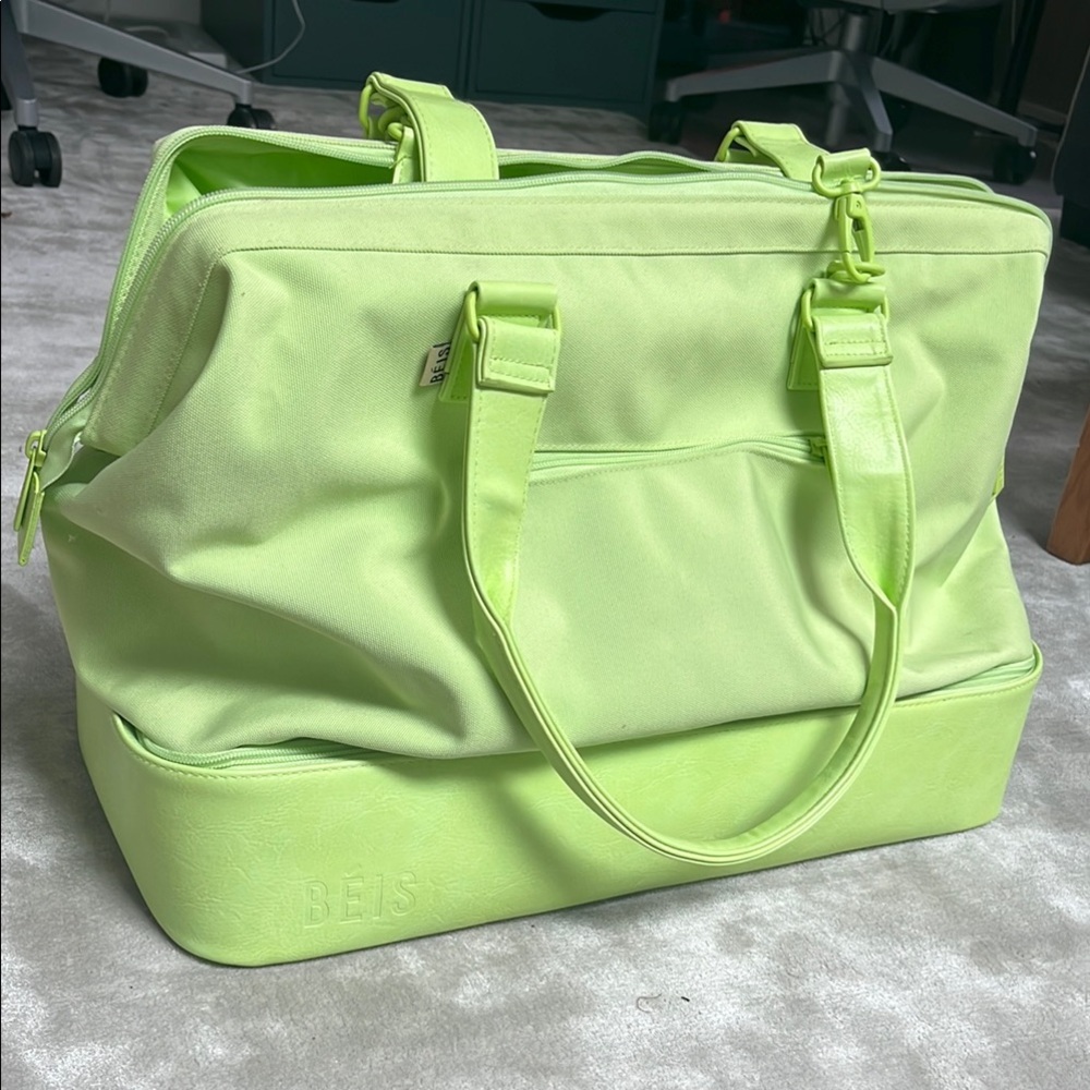BÉIS Weekender Bag in Green Citron